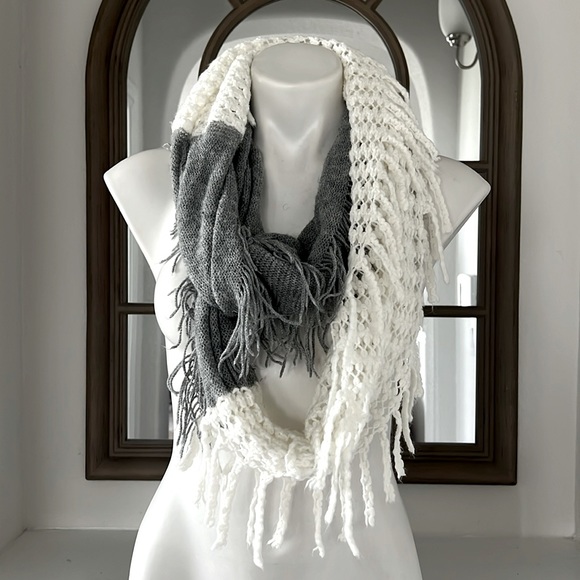 CL Infinity Crochet-Knit Scarf in White & Grey - Picture 1 of 3